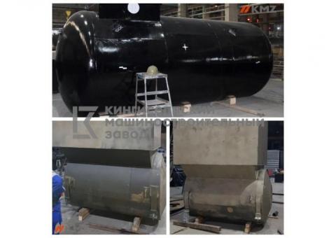 Резервуары горизонтальные для хранения светлых и темных нефтепродуктов.