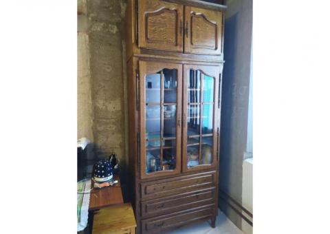 Продам Большой шкаф из массива дуба и Сервант-Витрину из массива дуба.